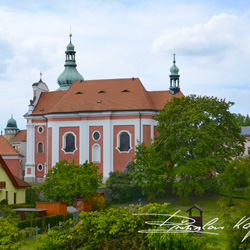 Kostel sv. Jakuba - pohled od vily Břetislava Kafky